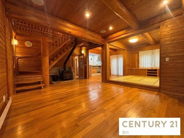 日進市岩崎町西ノ平　中古戸建　高級ログハウス