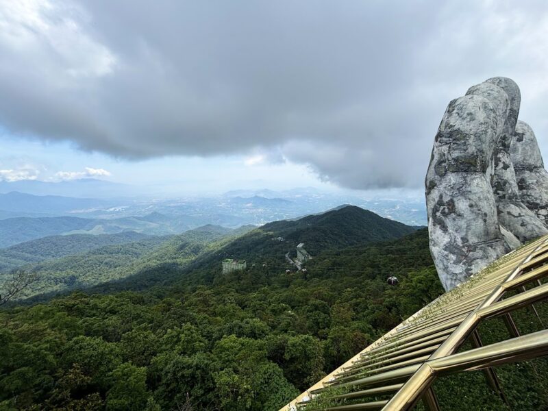 バナヒルズ 神の手