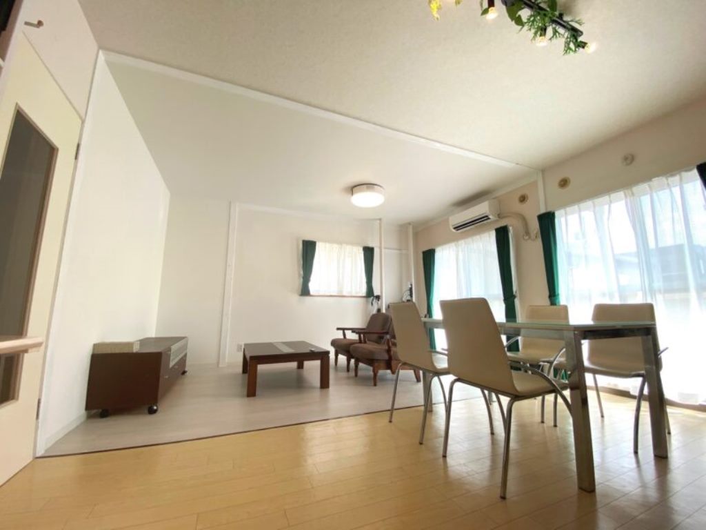 グランデール栄B棟　102　リビングダイニング